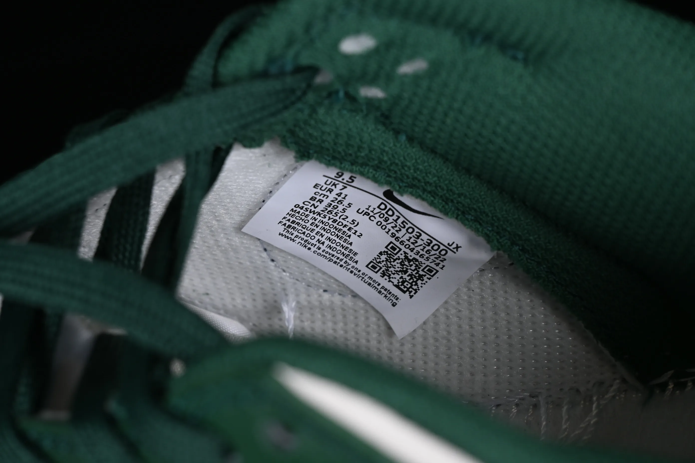 All categories Nk SB Dunk series Nk SB Dunk Low low-top sneakers C version Nk Dunk Low "Gorge Green" retro white and green SB low-top sports and leisure sneakers DD1503-300